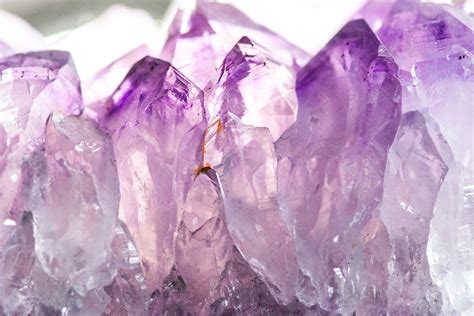 紫晶五行|【懶人包】2024紫水晶 (Amethyst) 功效保養、真假分級終極指南